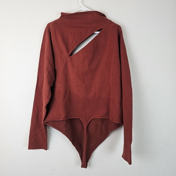 Good American Slit Shoulder Cut Out Longsleeve Bodysuit Sweater Thong SZ 8 Rust - Picture 5 of 16